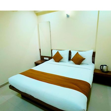 Sai Srushti By Neem Square Hotel Shirdi Bagian luar foto