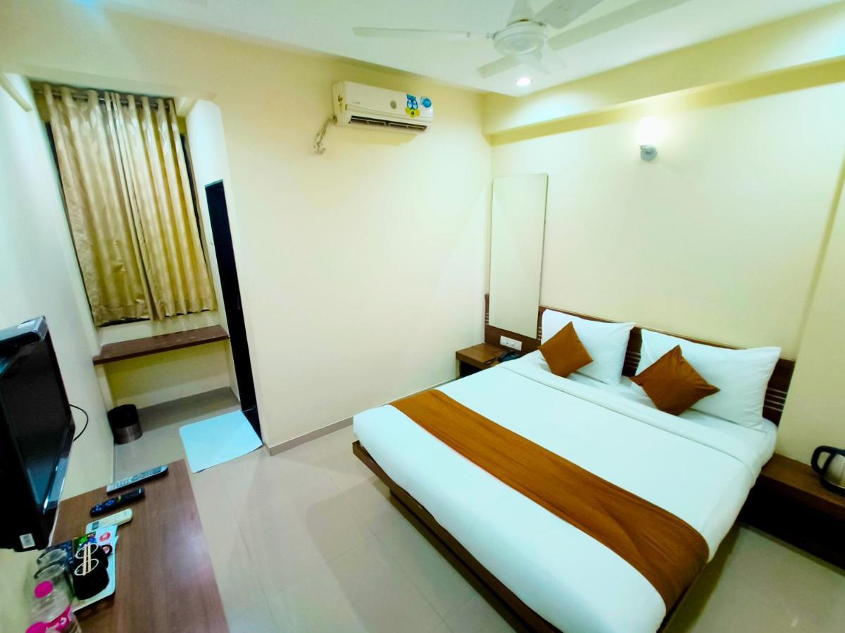 Sai Srushti By Neem Square Hotel Shirdi Bagian luar foto