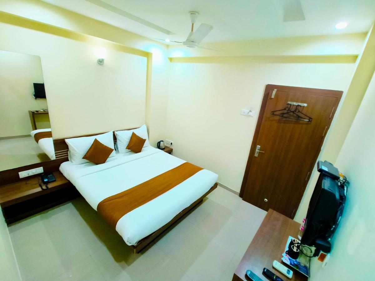 Sai Srushti By Neem Square Hotel Shirdi Bagian luar foto