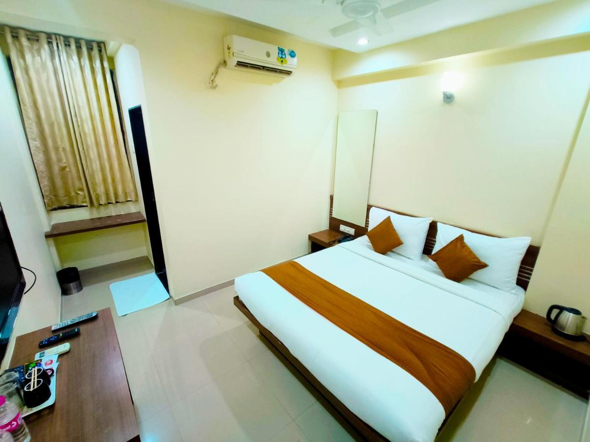Sai Srushti By Neem Square Hotel Shirdi Bagian luar foto