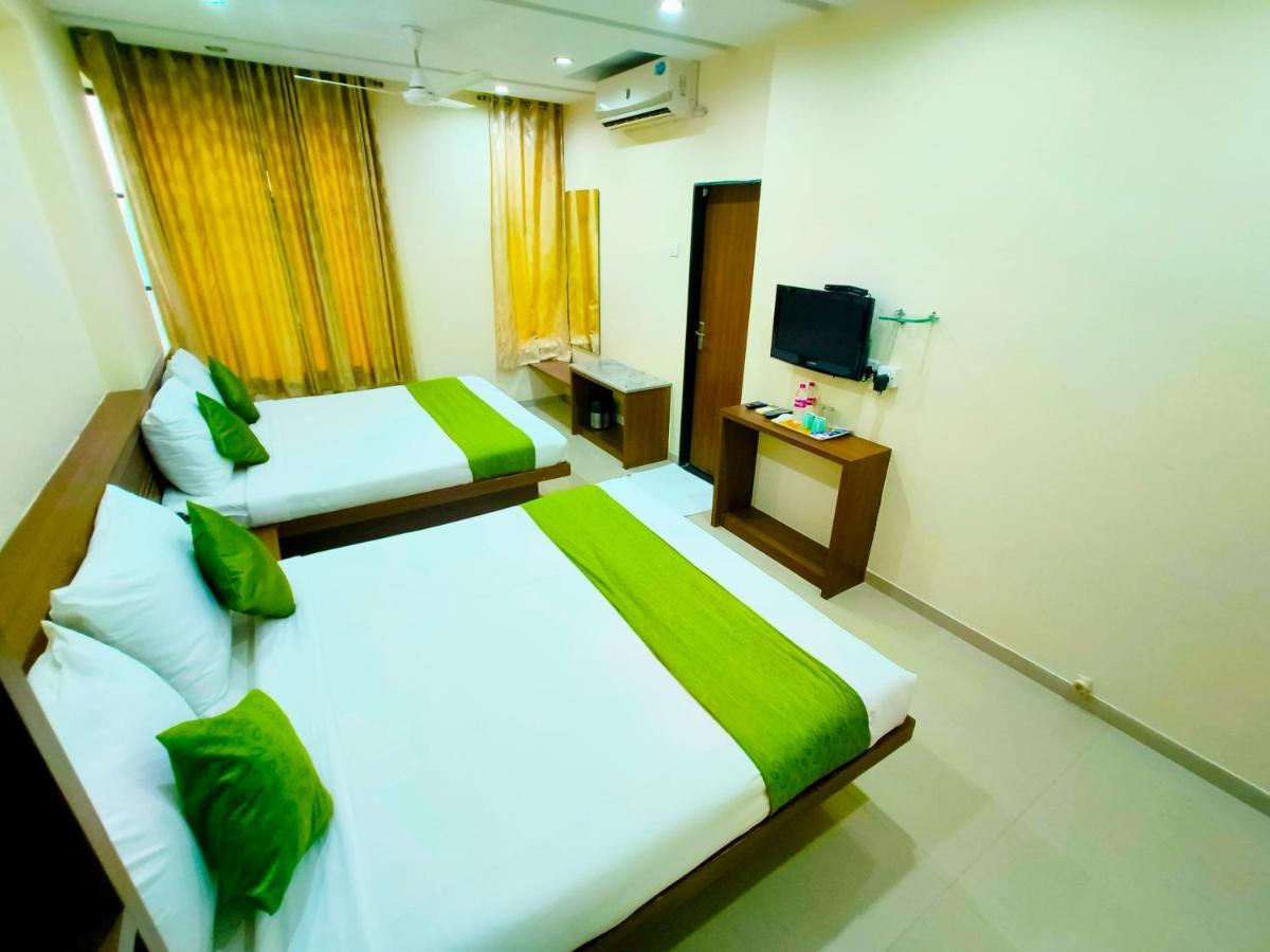 Sai Srushti By Neem Square Hotel Shirdi Bagian luar foto