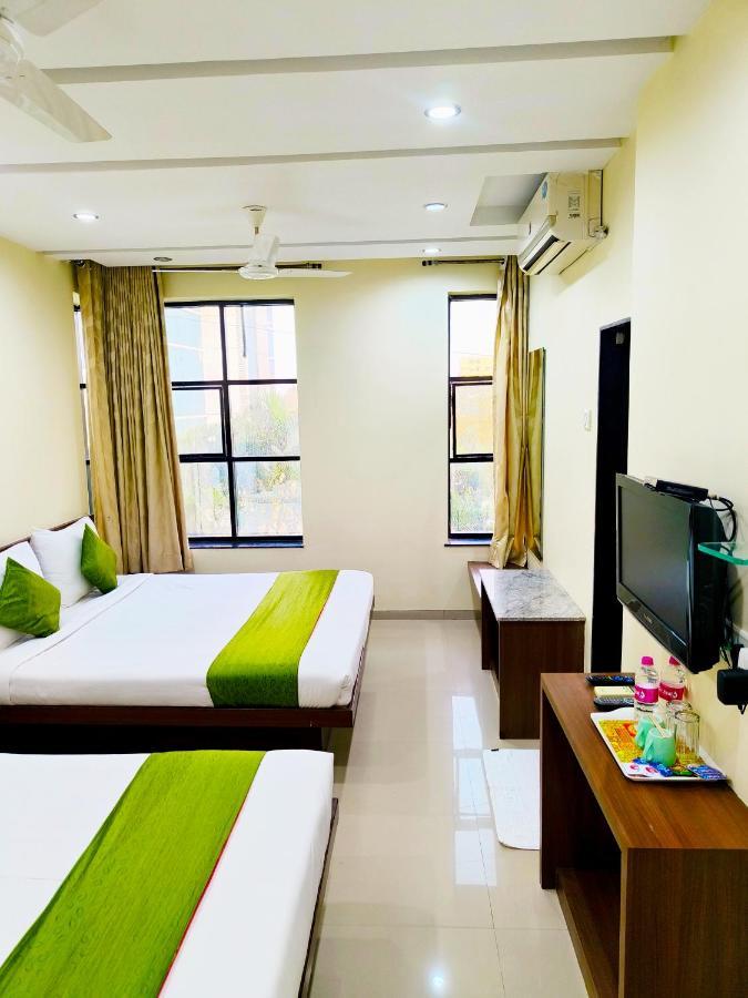 Sai Srushti By Neem Square Hotel Shirdi Bagian luar foto