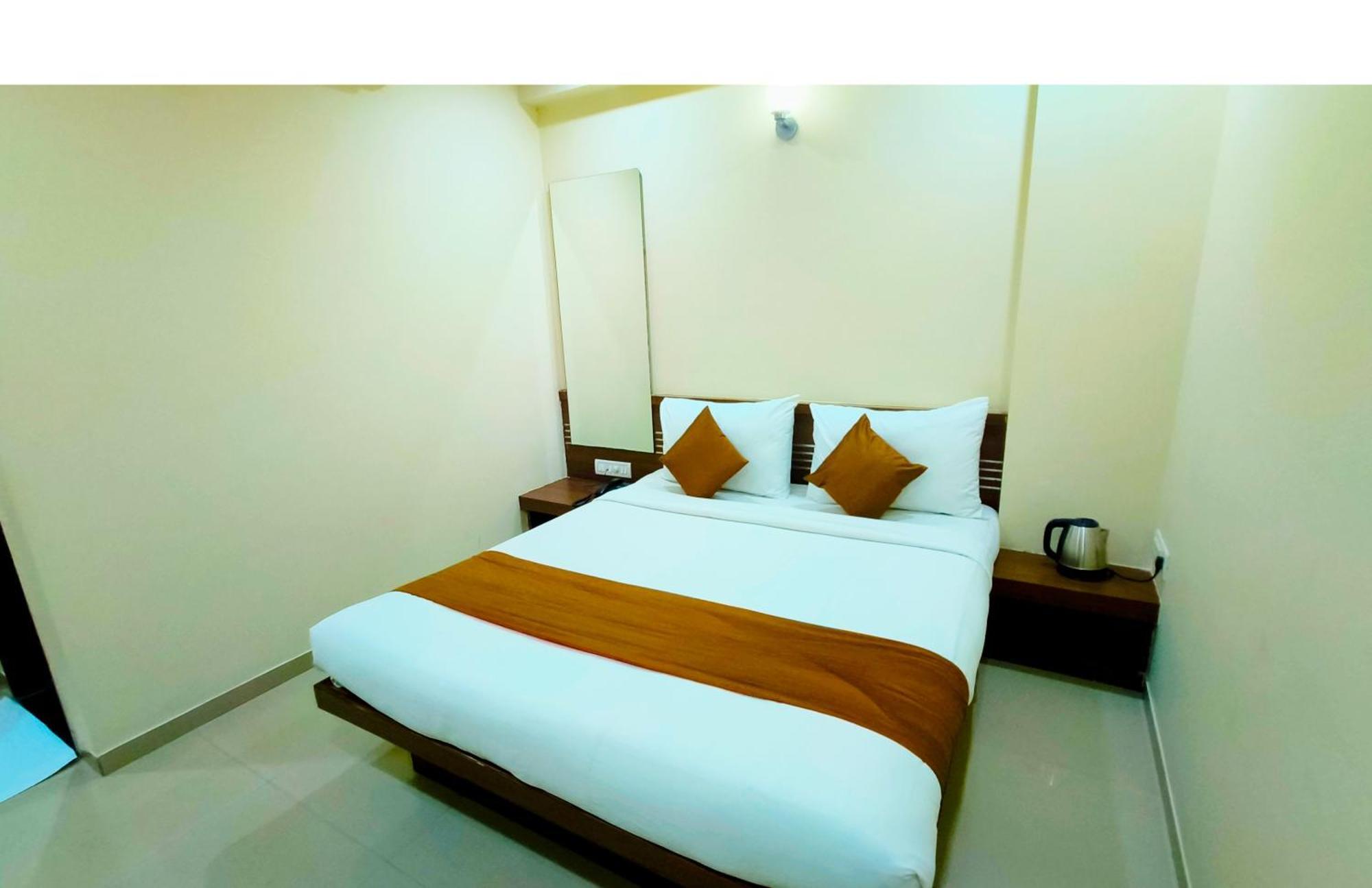 Sai Srushti By Neem Square Hotel Shirdi Bagian luar foto